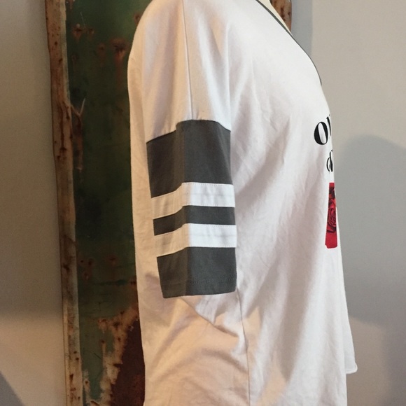 🎈SALE 📺 Official The Batchelor T-Shirt - Picture 2 of 2